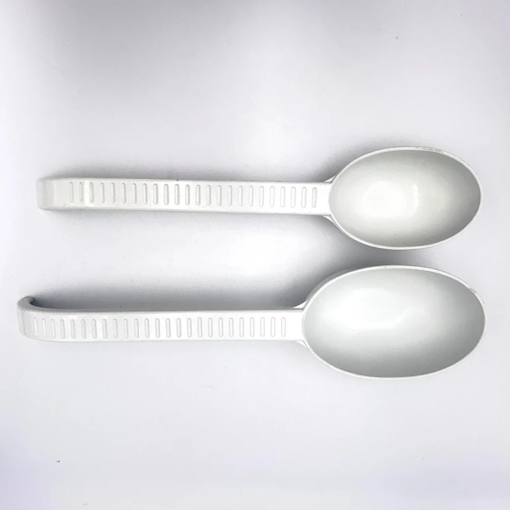 Weight Watchers Vintage Measuring Scoop Set White Plastic 1/2 Cup 1 Cup Tools